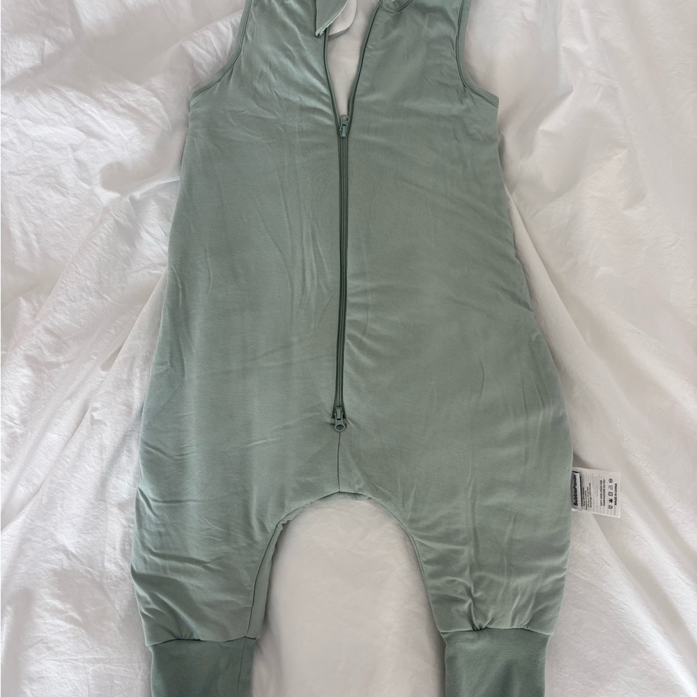 Never worn - Bubble Panda Sleep Sack walker with legs - Size M 1.0 tog